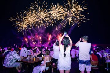 Du khách đến Phú Quốc đông đảo